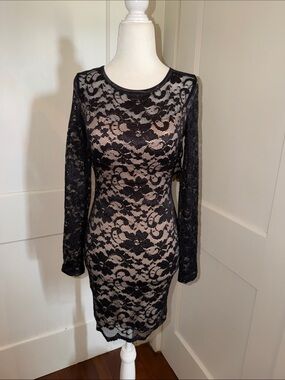 ⭐️ 3/$15 Women’s Black Lace Overlay Long Sleeve Bodycon Dress Small